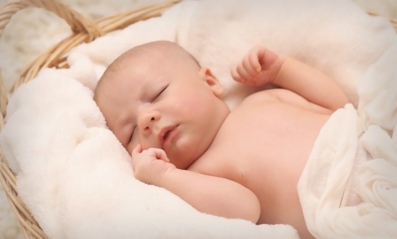 Cara Mengatasi Biang Keringat pada Bayi