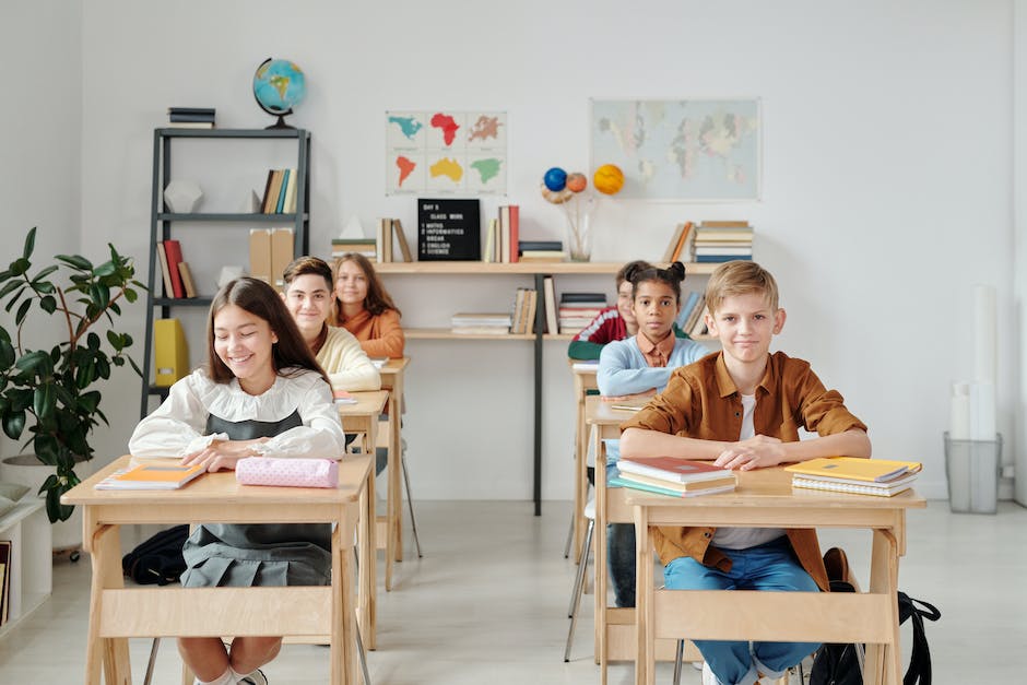 Viral Pramuka Durasi Panjang: Twitter Full of Students Organizing Chairs in Class