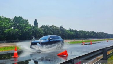 Uji kestabilan Mitsubihsi XForce pada jalur basah, ini hasilnya