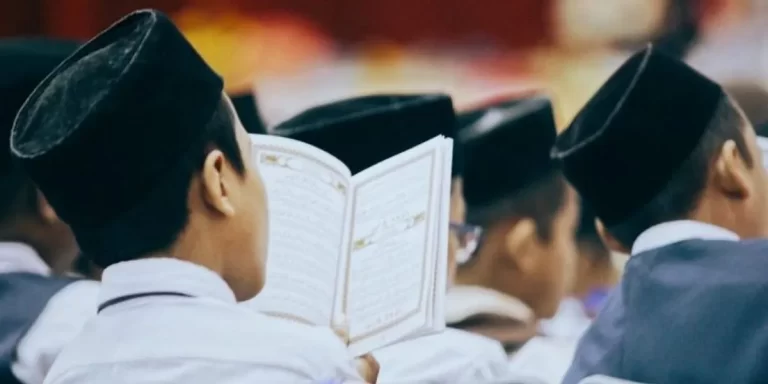 Tantangan dalam Menguatkan Iman kepada Kitab Allah